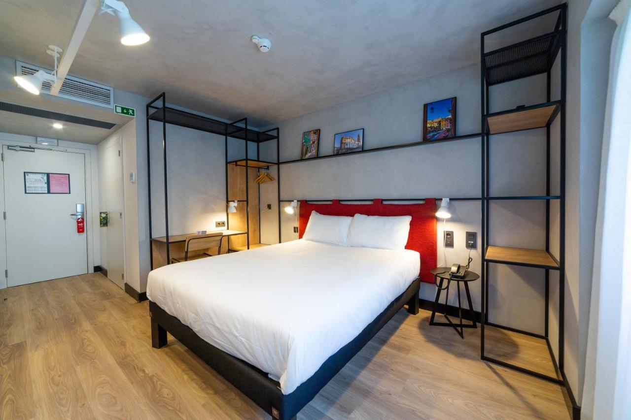 Superior Zimmer mit Queensize-Bett und Balkon