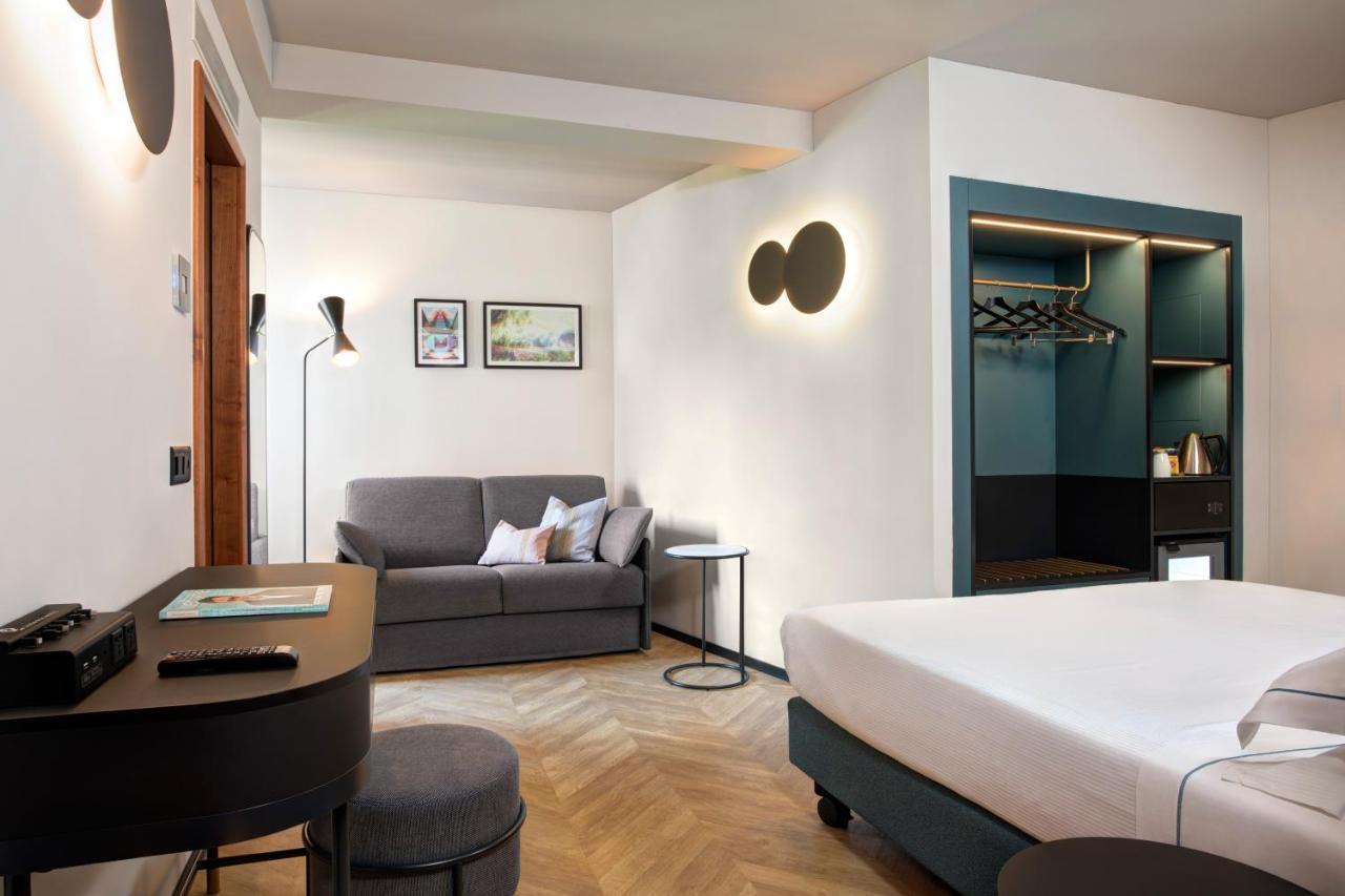 Zimmer mit Zustellbett und Klimaanlage