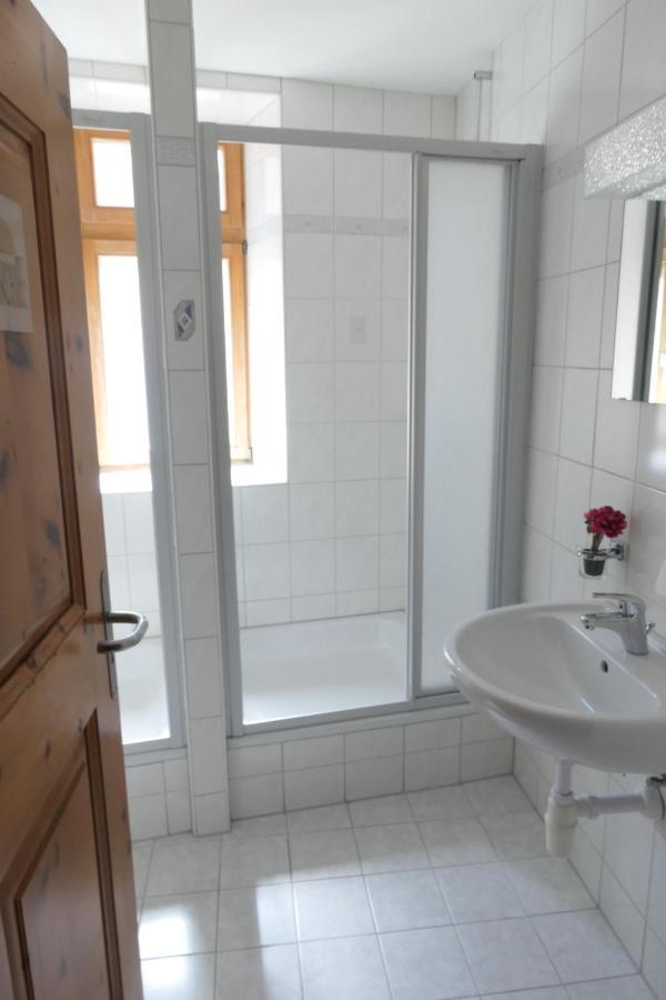 Doppelzimmer mit Gemeinschaftsbad