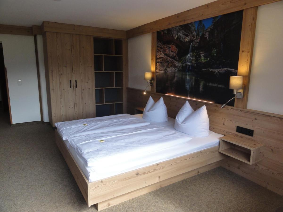 Doppelzimmer mit Balkon (2 Erwachsene + 1 Kind)