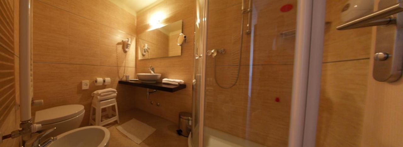 Doppelzimmer mit Balkon und Seeblick