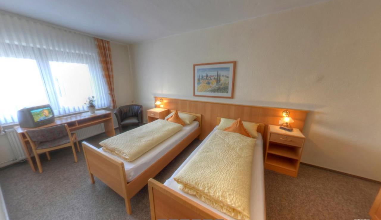 Zweibettzimmer mit Bad