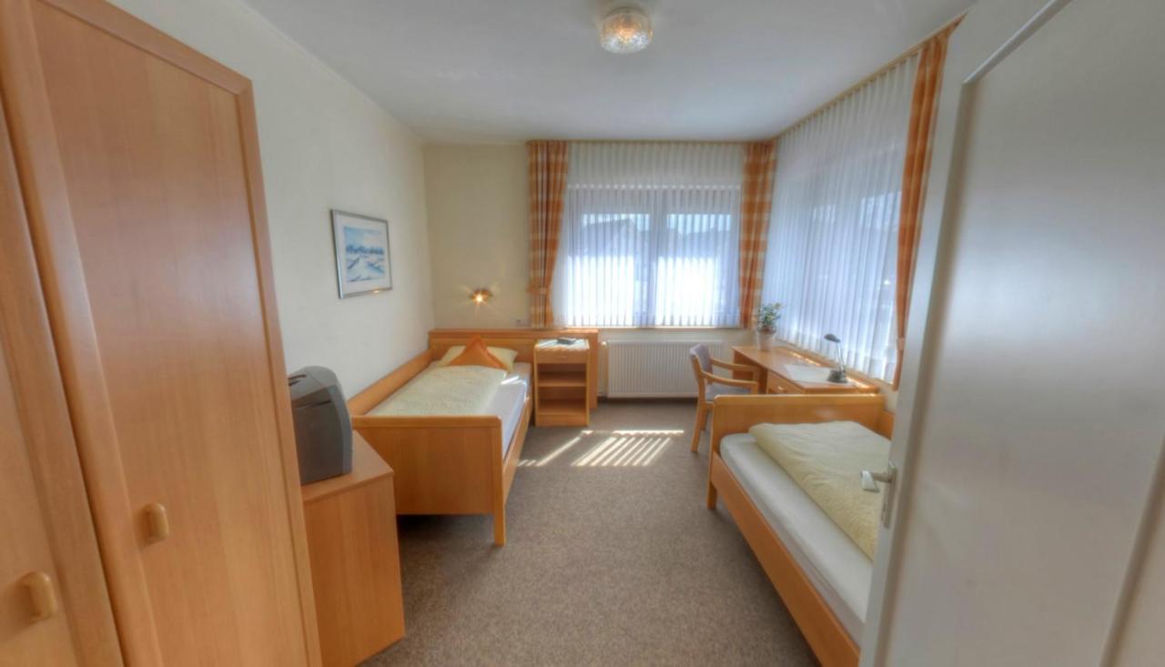 Dreibettzimmer mit Bad