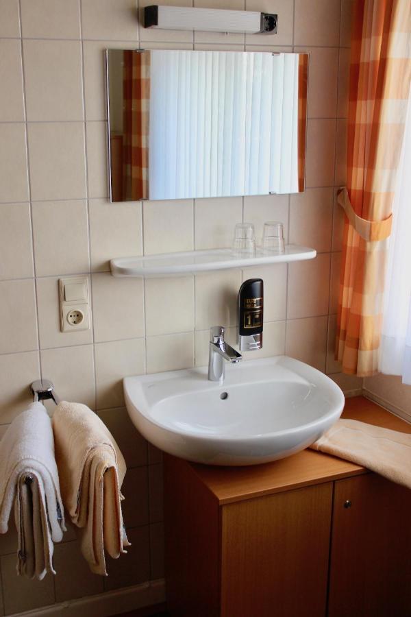 Zweibettzimmer mit Gemeinschaftsbad