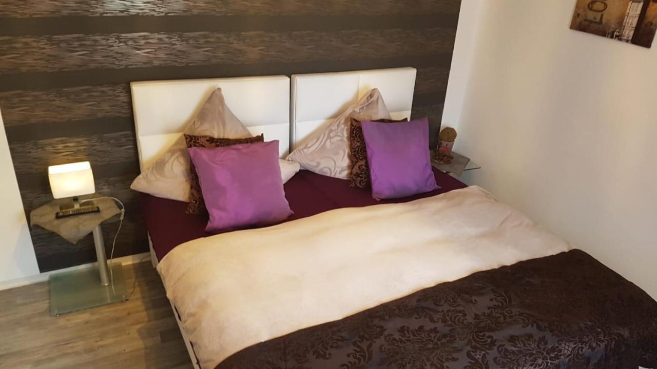 Doppel-/Zweibettzimmer mit eigenem Bad