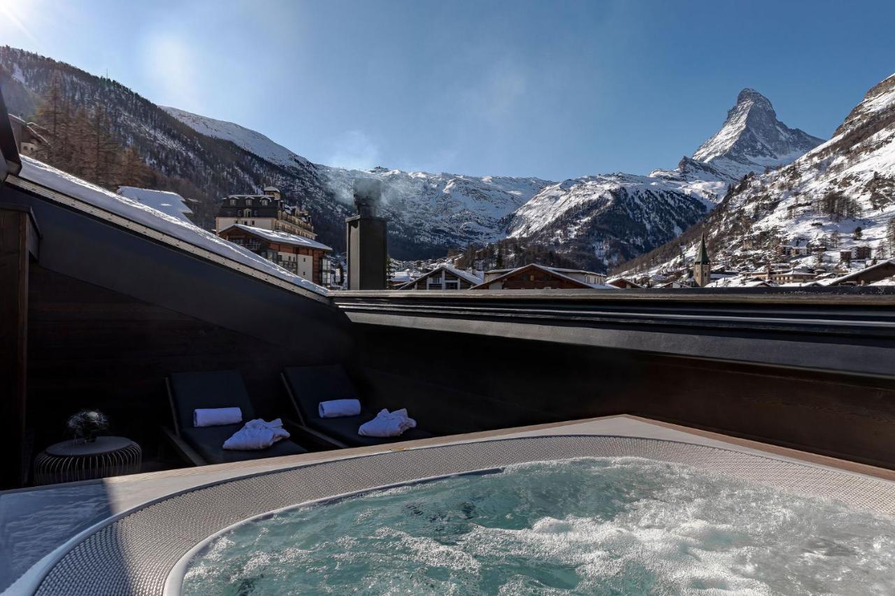 Deluxe Suite mit Whirlpool und Blick auf das Matterhorn