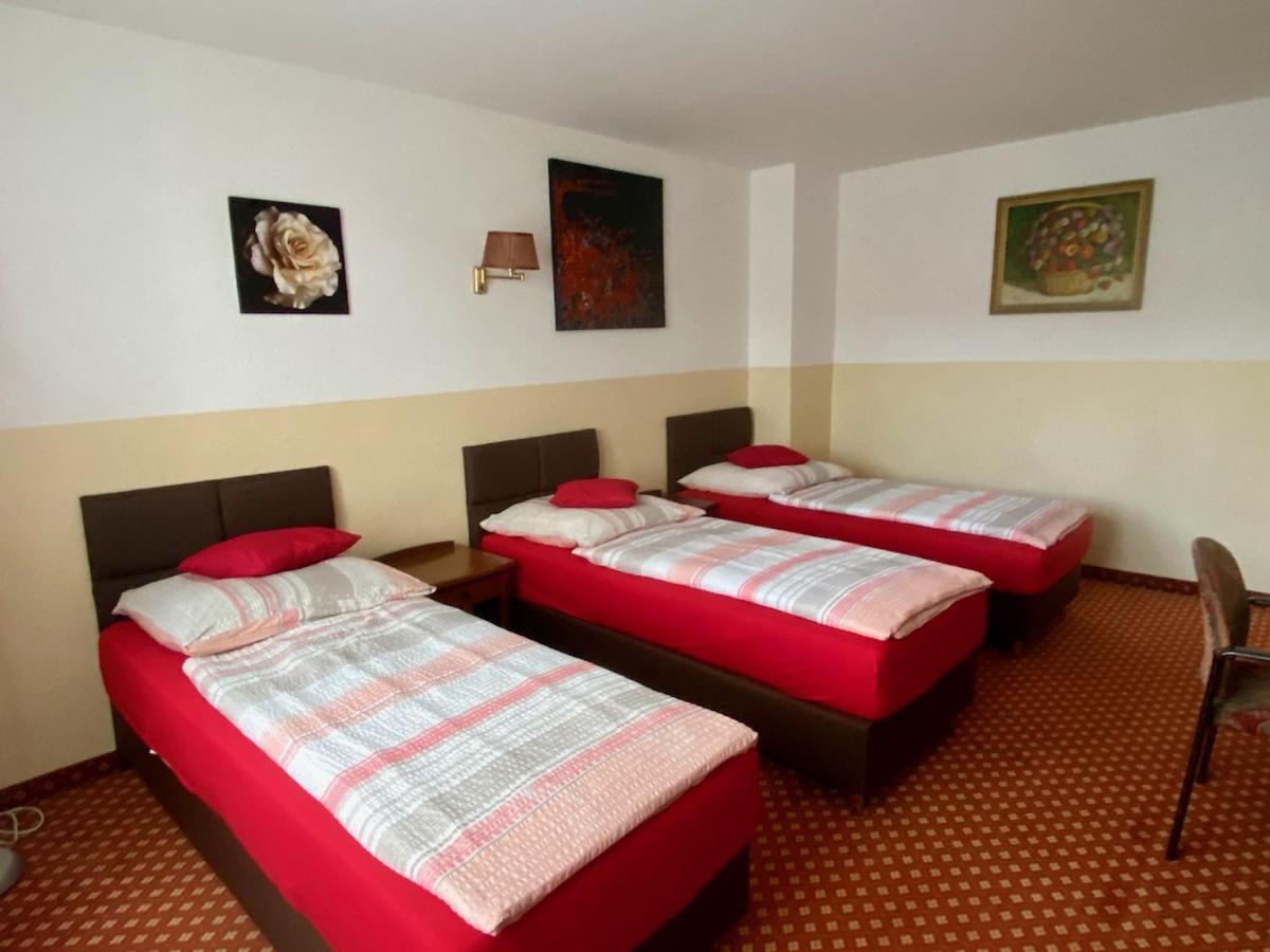 Dreibettzimmer mit Gemeinschaftsbad