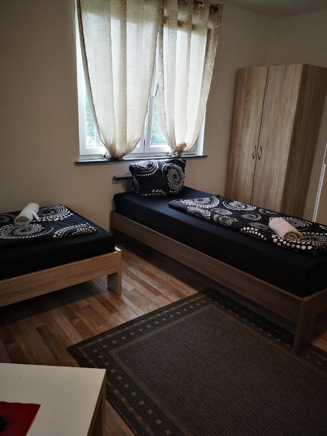 Classic Dreibettzimmer mit Gemeinschaftsbad