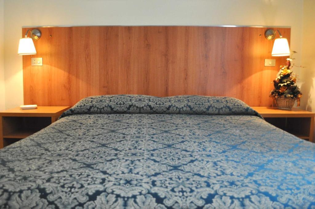 Doppel- oder Zweibettzimmer