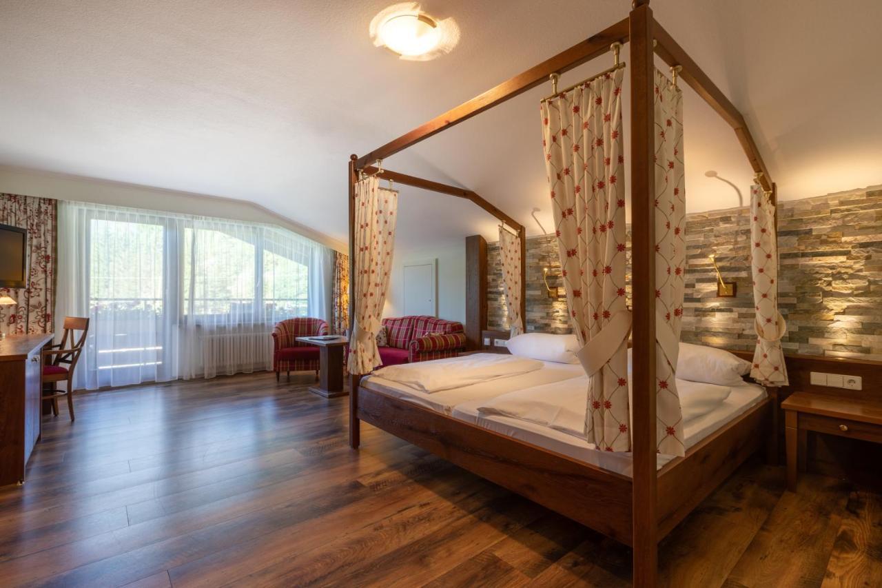 Doppelzimmer mit Himmelbett