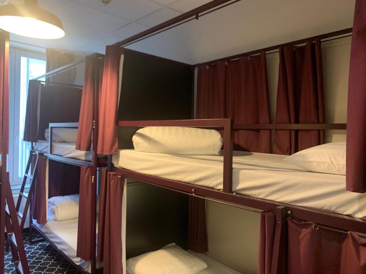8-Bett-Zimmer mit Bad