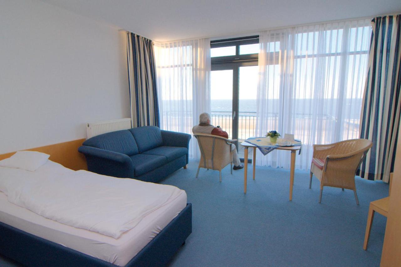 Doppel-/Zweibettzimmer mit Balkon