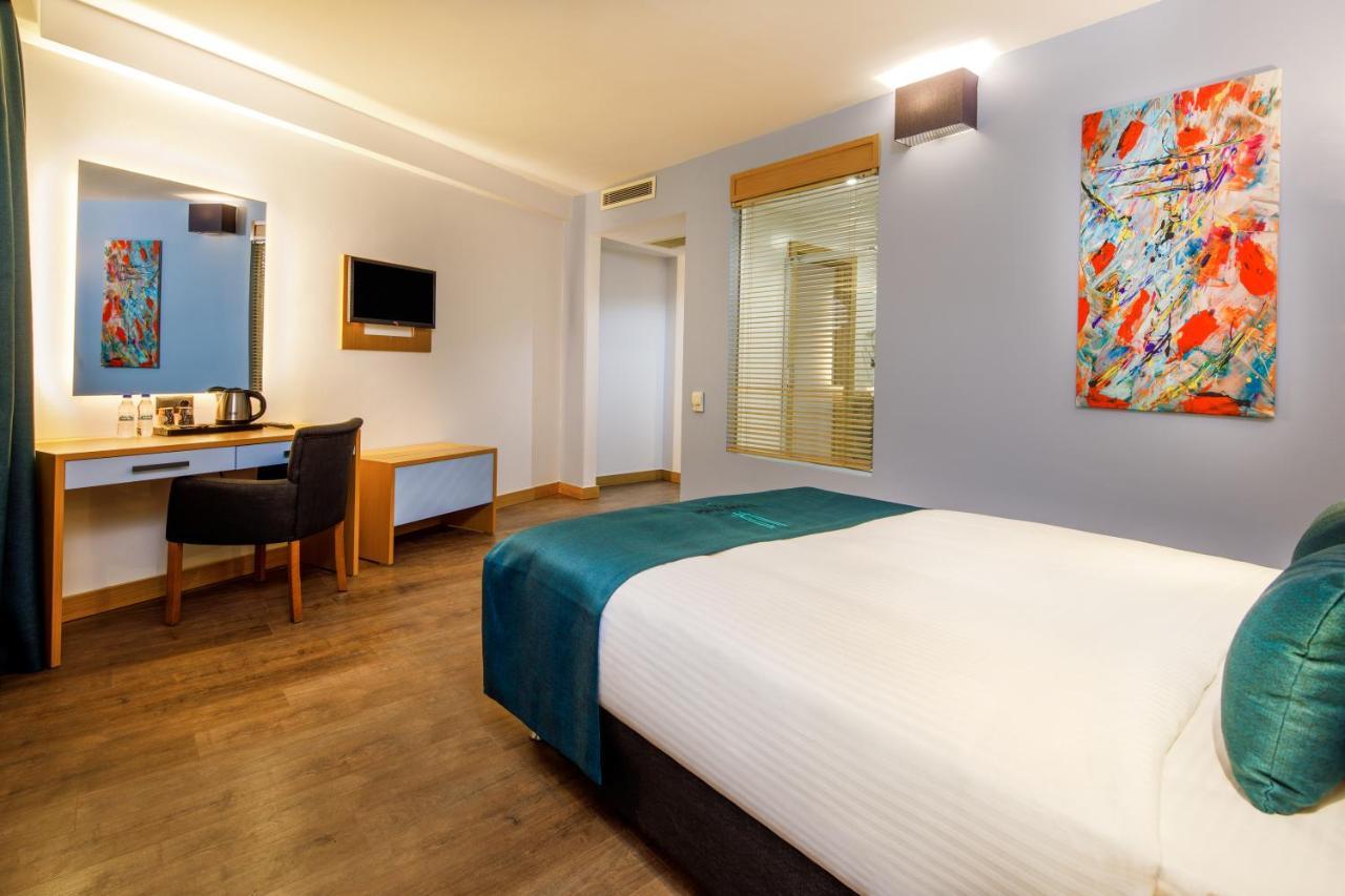 Familiensuite mit Balkon