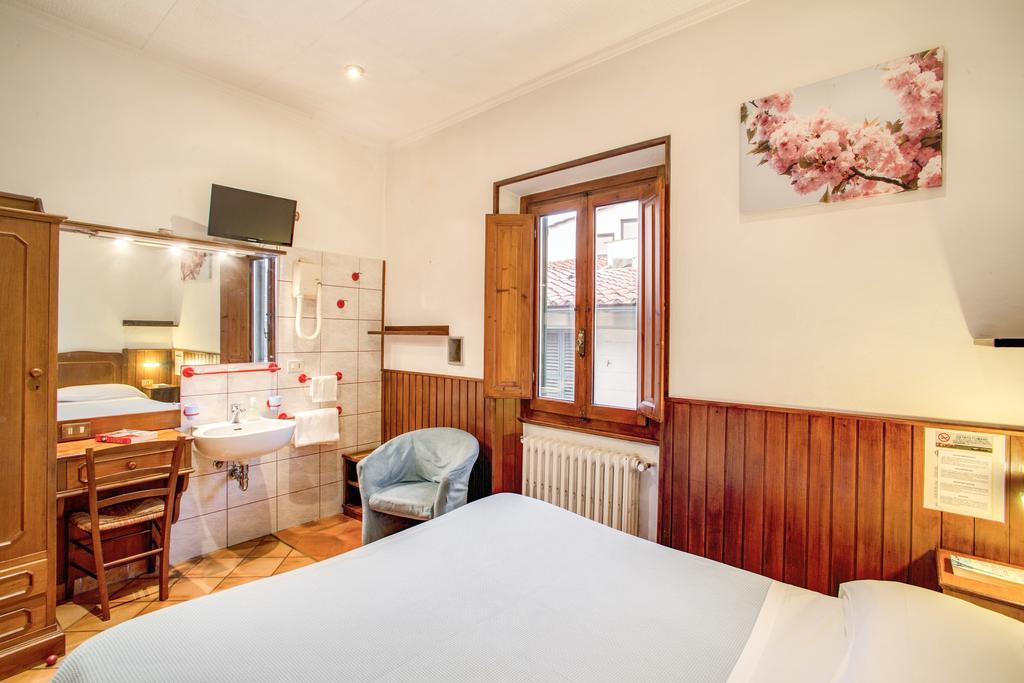 Doppel-/Zweibettzimmer mit Gemeinschaftsbad