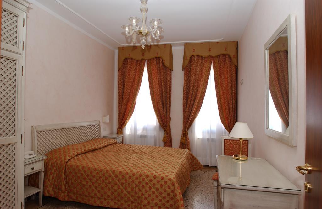 Doppelzimmer mit Gemeinschaftsbad