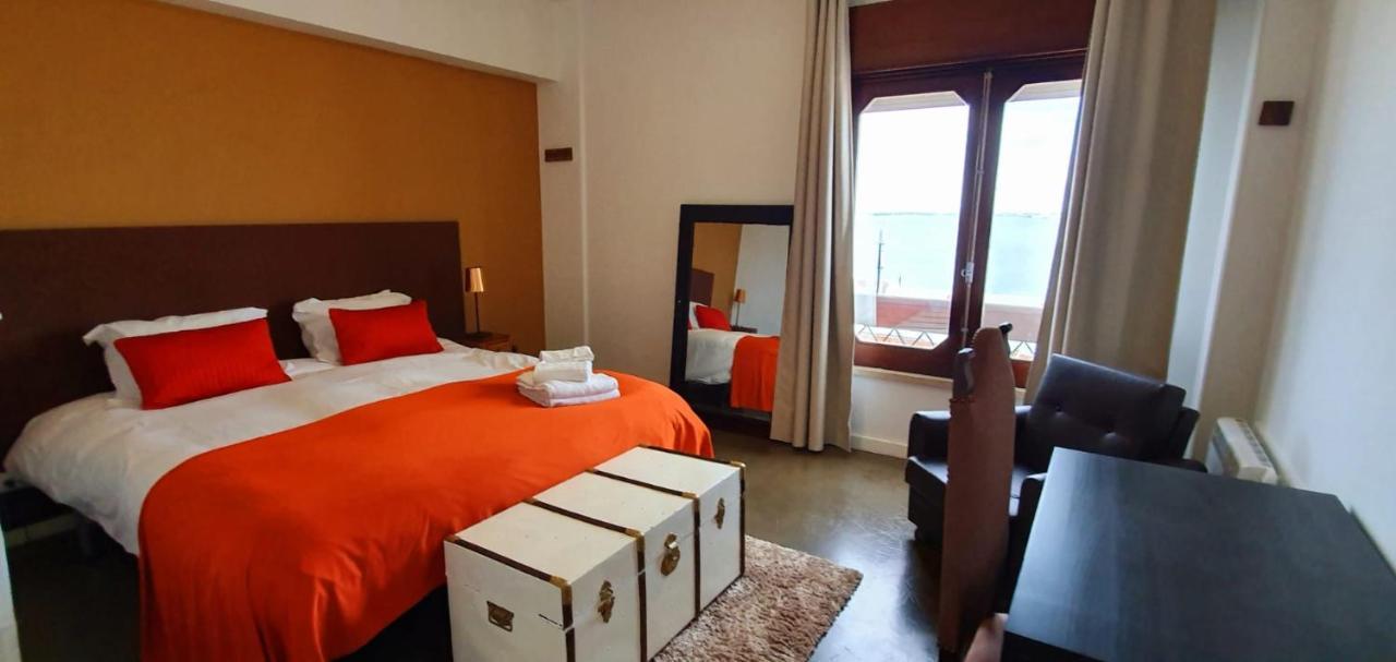 Doppelzimmer mit eigenem externem Bad und Flussblick