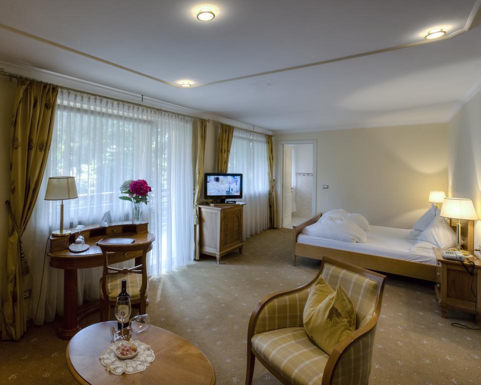 Junior Suite mit Straßenblick