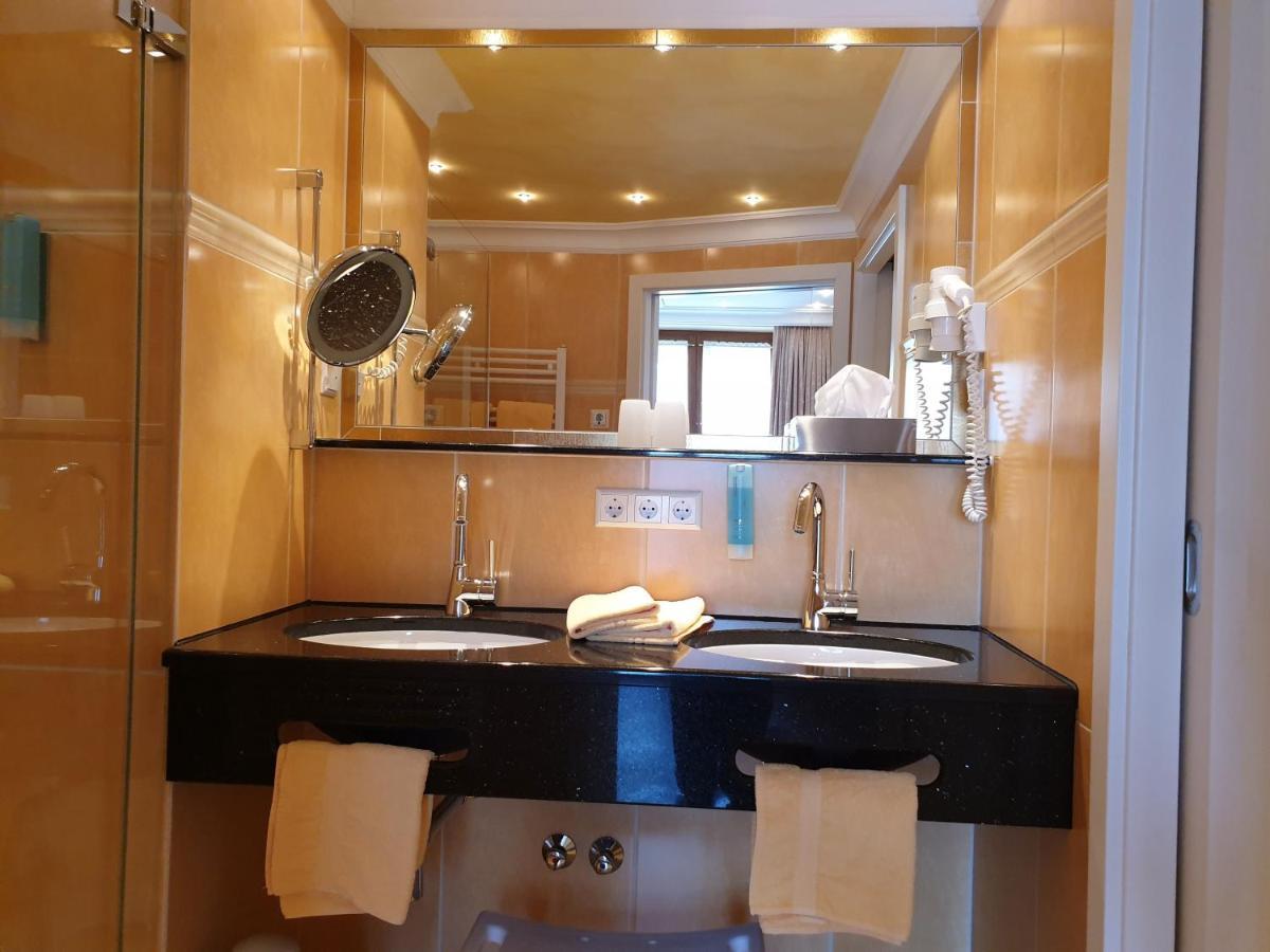 Doppelzimmer mit Balkon