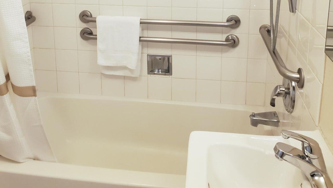 Doppelzimmer mit 2 Doppelbetten - behindertengerecht
