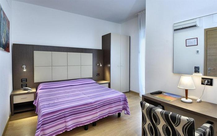 Einzelzimmer mit Balkon