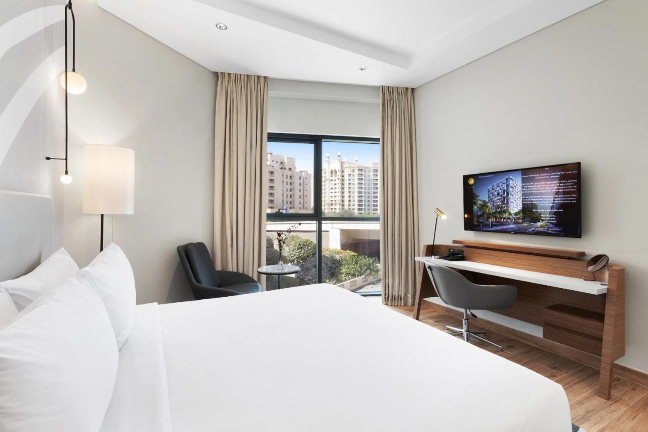 1 Schlafzimmer mit Balkon und Zugang zum eigenen Strand