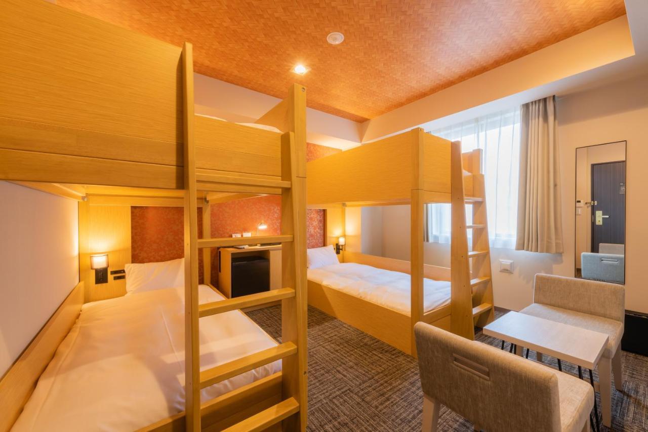 Vierbettzimmer mit Etagenbetten