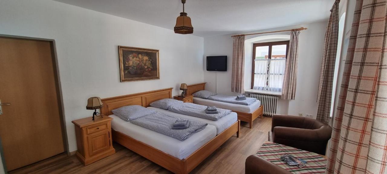 Dreibettzimmer mit Gemeinschaftsbad