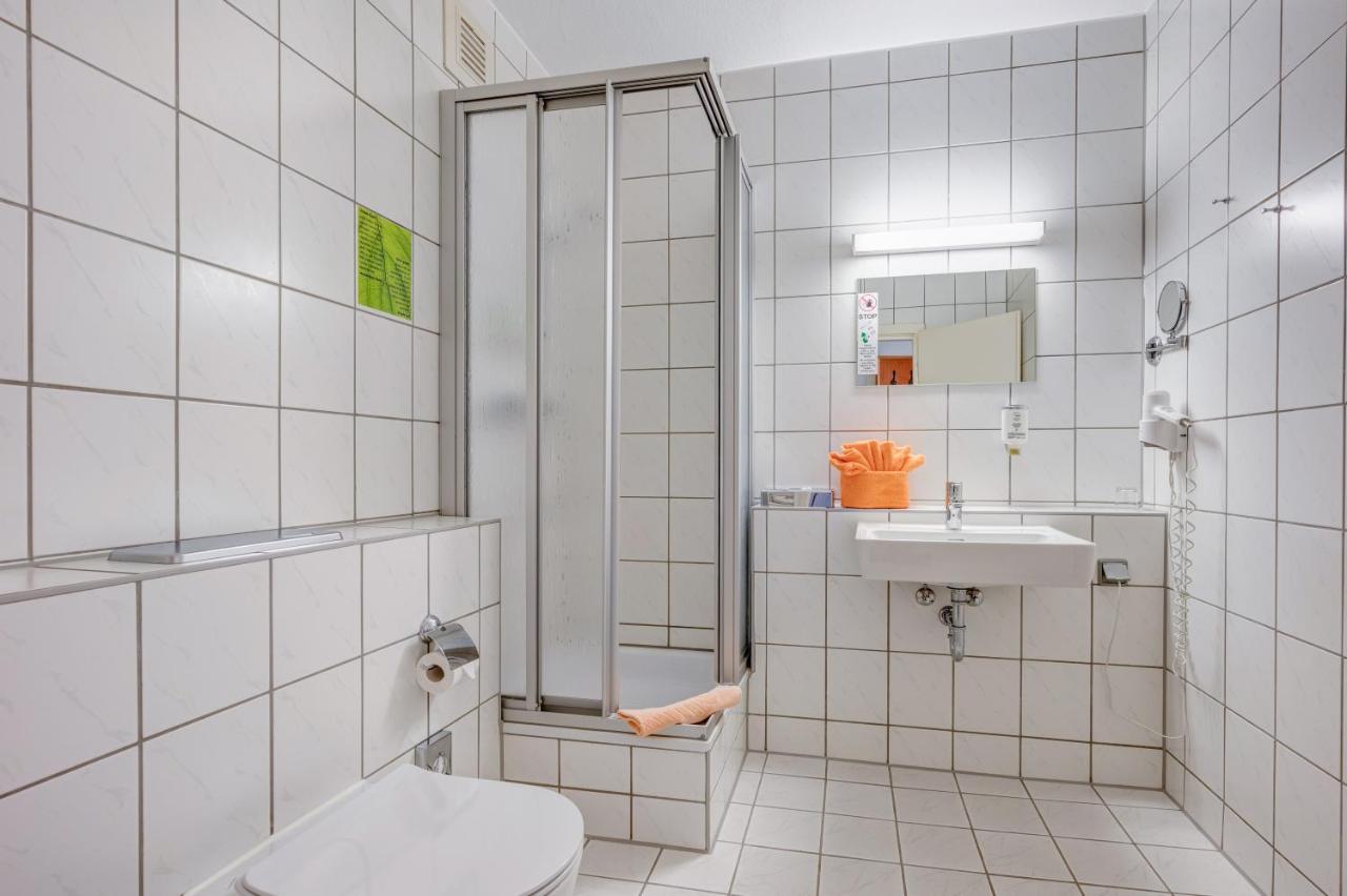Dreibettzimmer (3 Erwachsene oder 2 Erwachsene + 1 Kind)