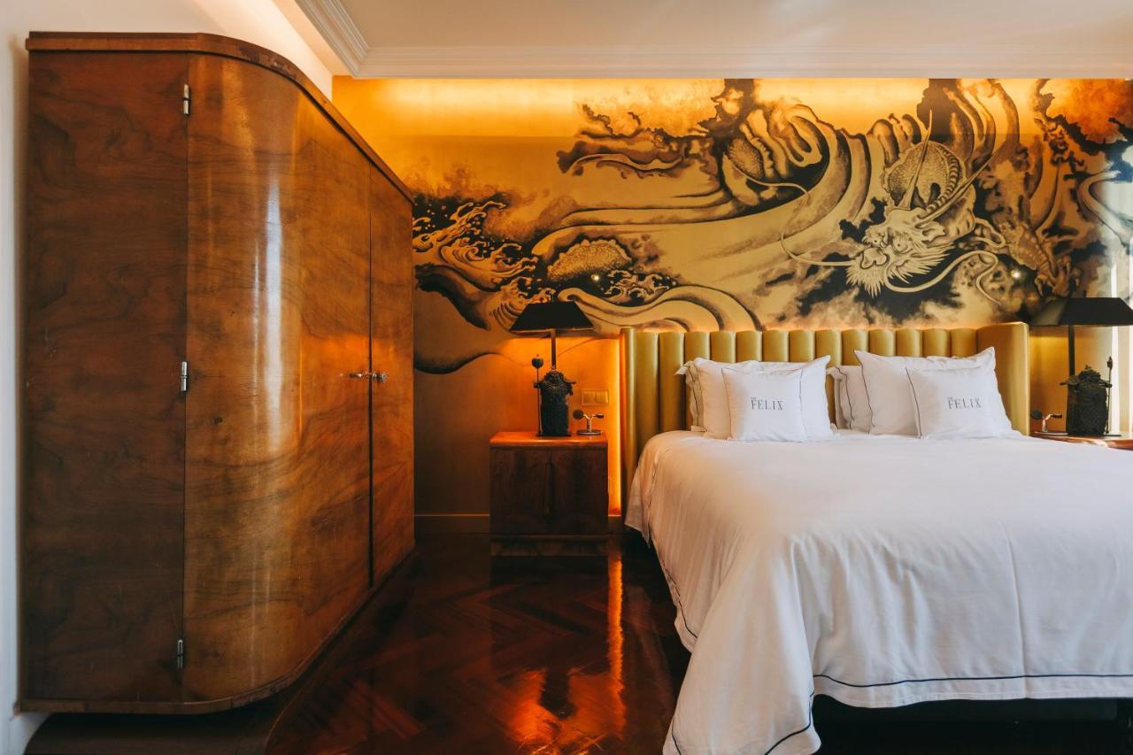 Zimmer mit Kingsize-Bett und Balkon