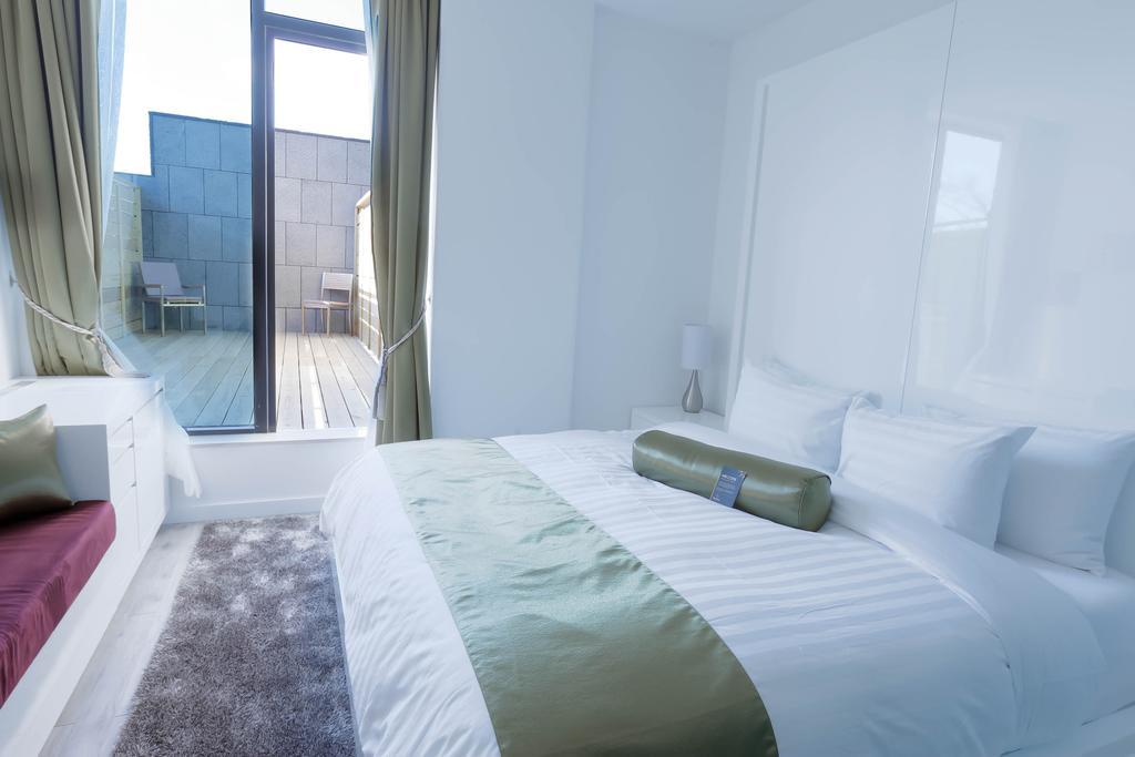 Deluxe Zimmer mit Kingsize-Bett und Balkon