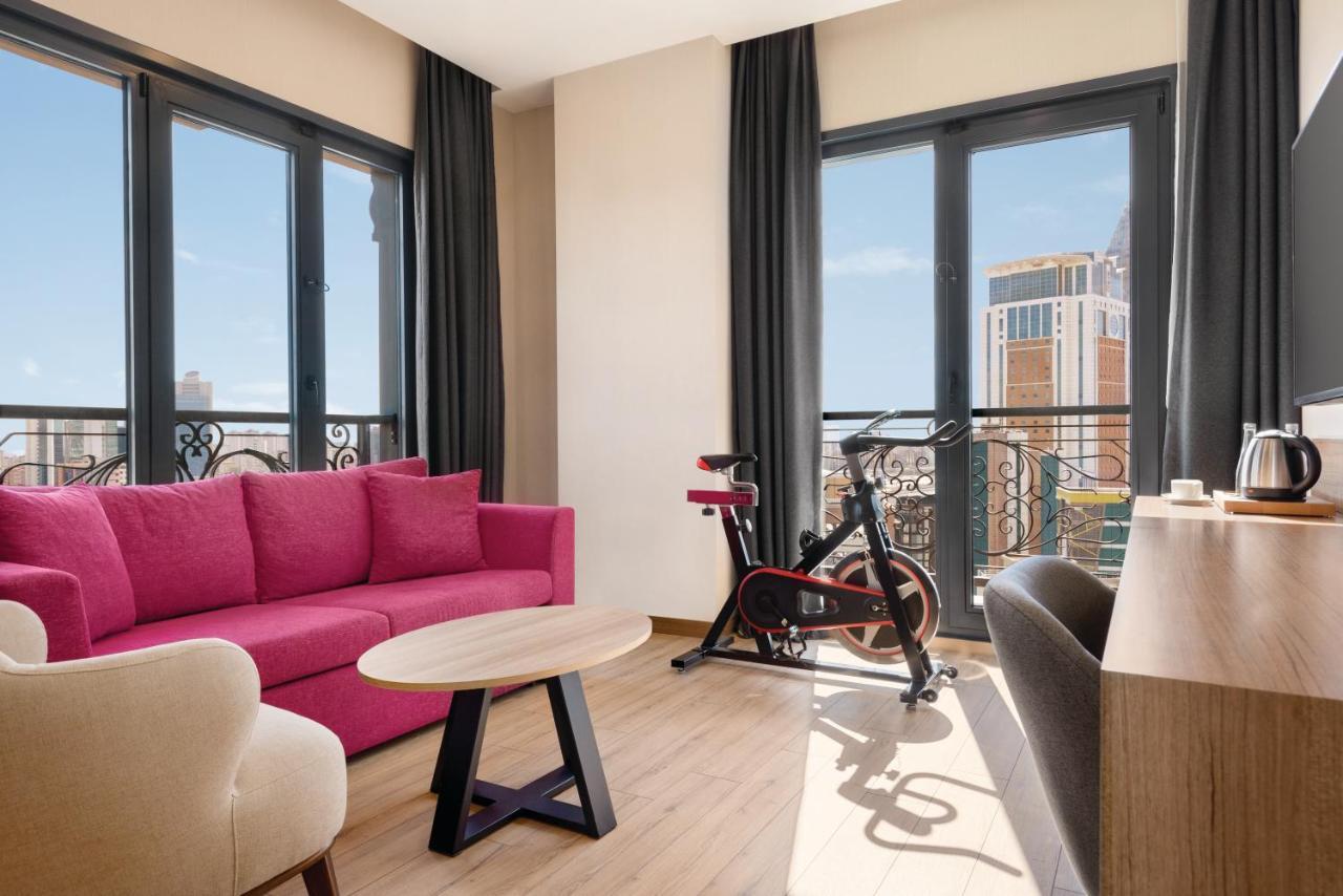 1 King Bed, Fitness Room,1134765577:JPEG