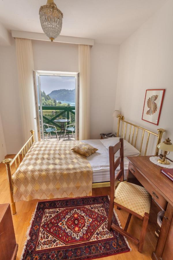 Einzelzimmer mit Balkon und Seeblick