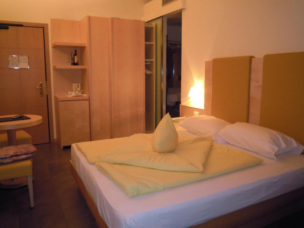 Standard Doppel-/Zweibettzimmer mit Balkon
