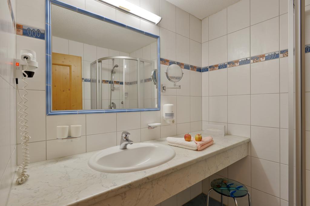 Familienzimmer mit Dusche