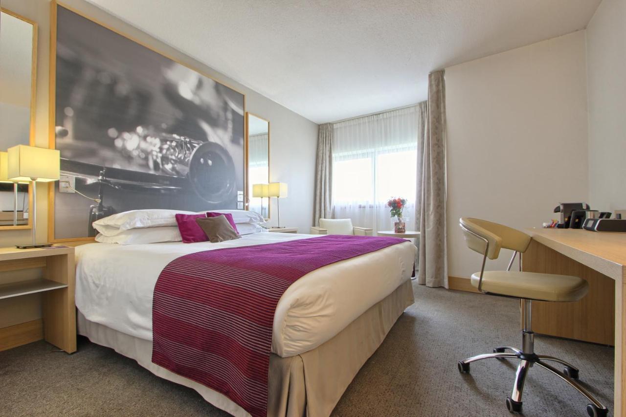 Suite with One Double Bed and Sofa Bed,1141573669:JPEG