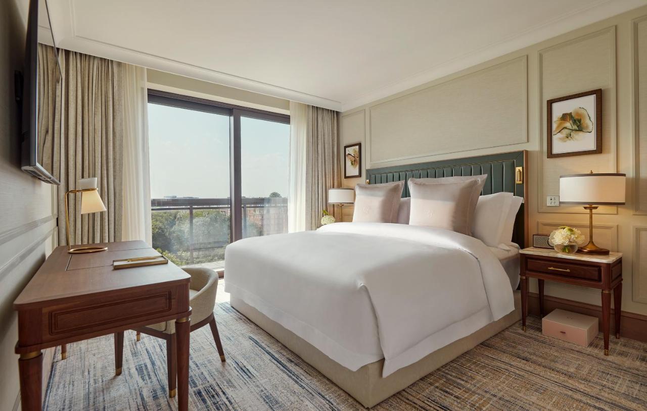 Deluxe Balcony Garden Suite with exclusive access to Cadogan private gardens,1146295333:JPEG