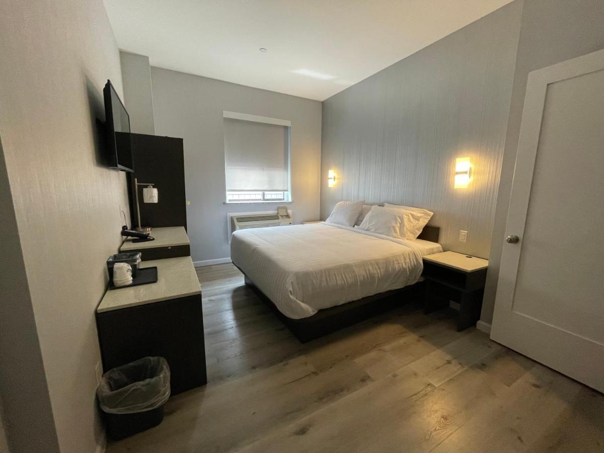 Zimmer mit Kingsize-Bett