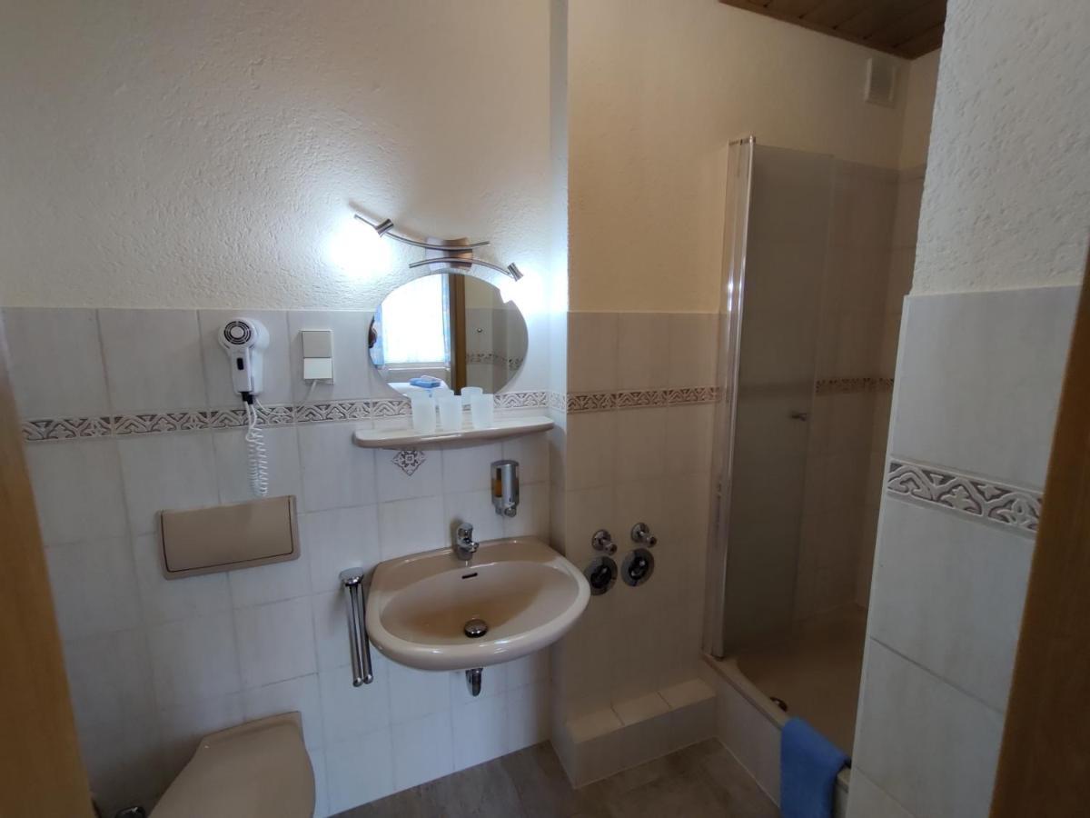 Dreibettzimmer mit eigenem Bad