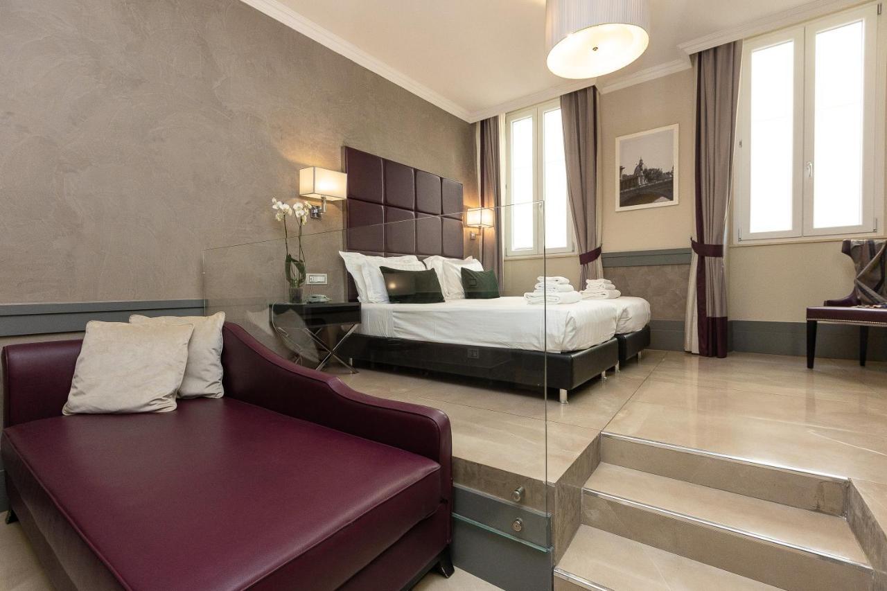 Dreibettzimmer mit Badewanne