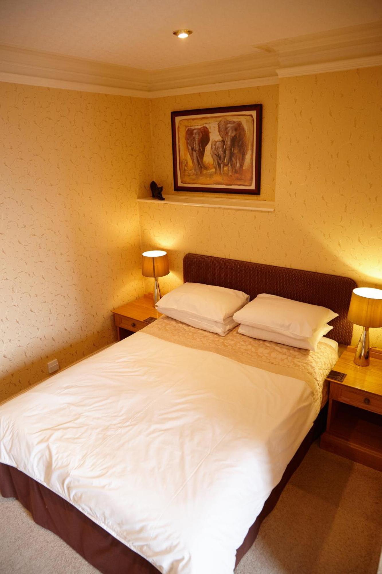 Zimmer City mit 2 Queensize-Betten