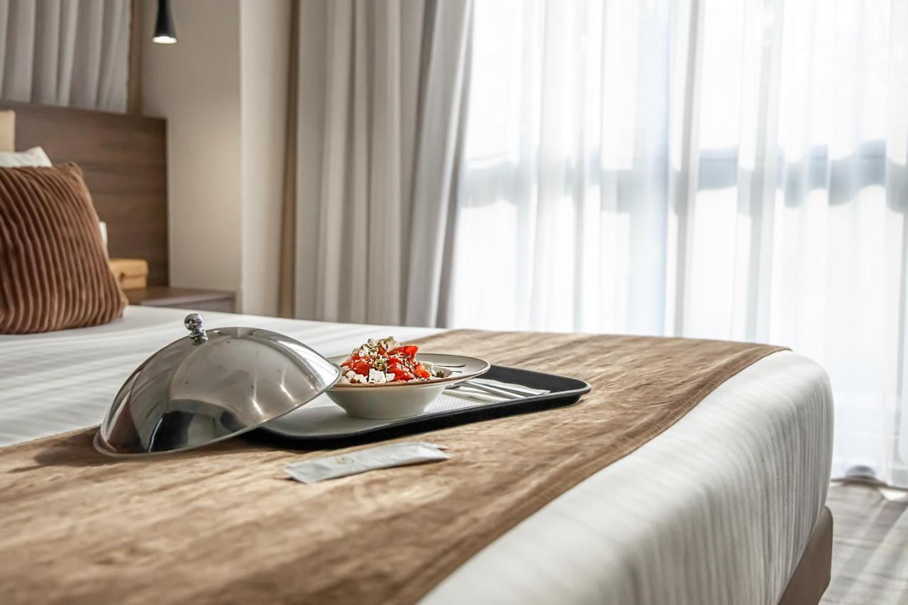 Dreibettzimmer mit Stadtblick