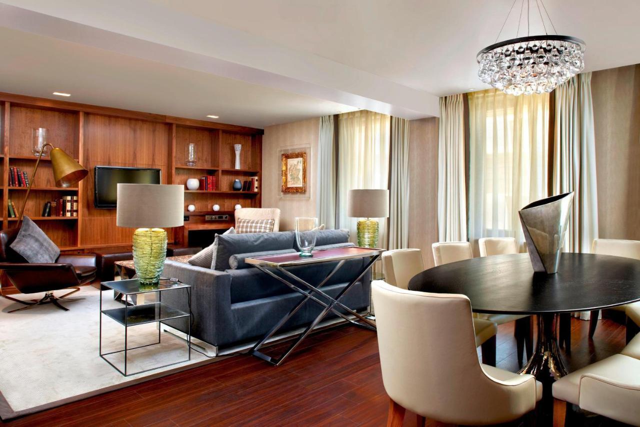 Grand Suite mit 2 Schlafzimmern und Blick auf das Castle