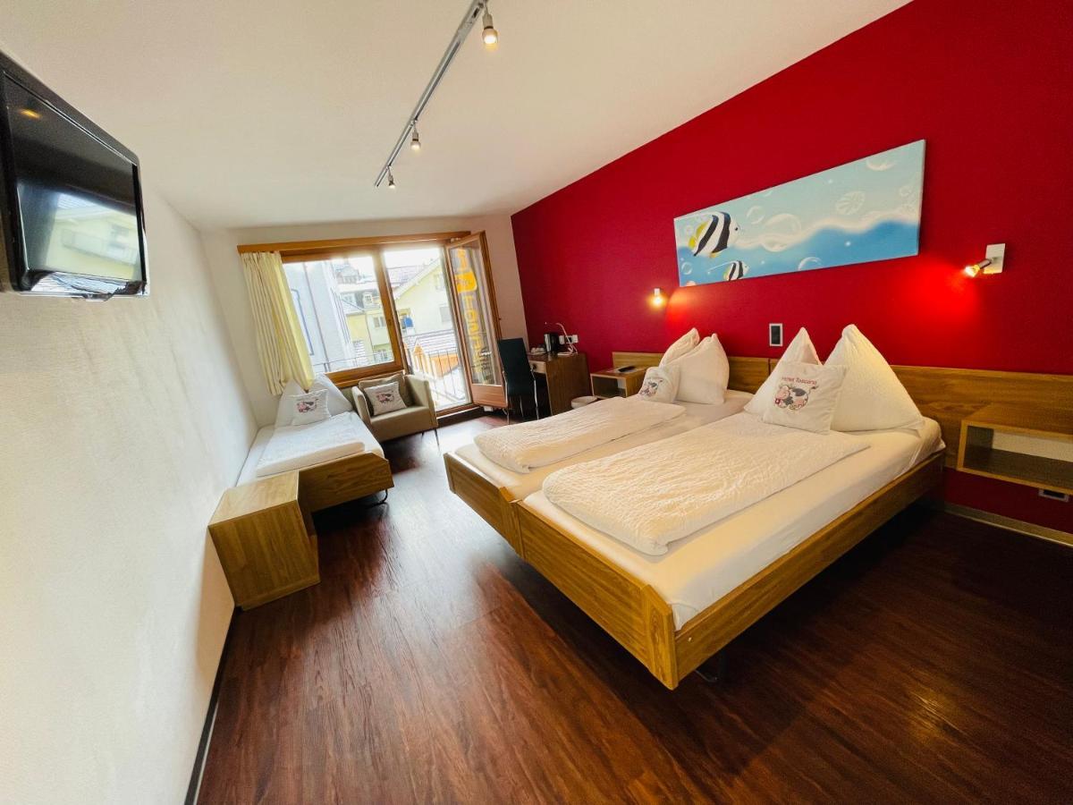 Standard Dreibettzimmer mit Balkon