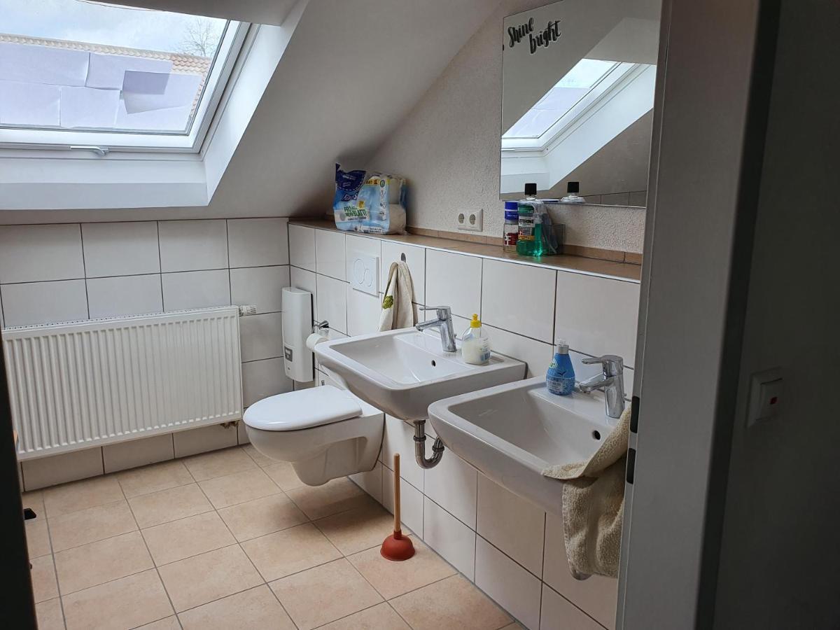 Dreibettzimmer mit Gemeinschaftsbad