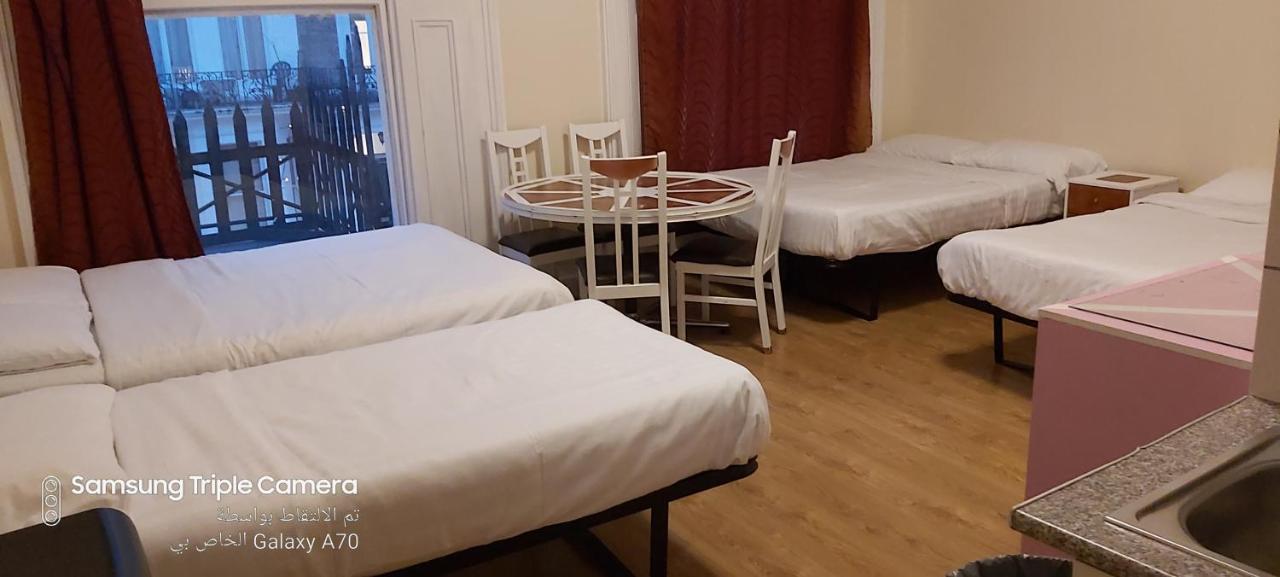 Familienzimmer (6 Erwachsene) mit einem eigenen Badezimmer