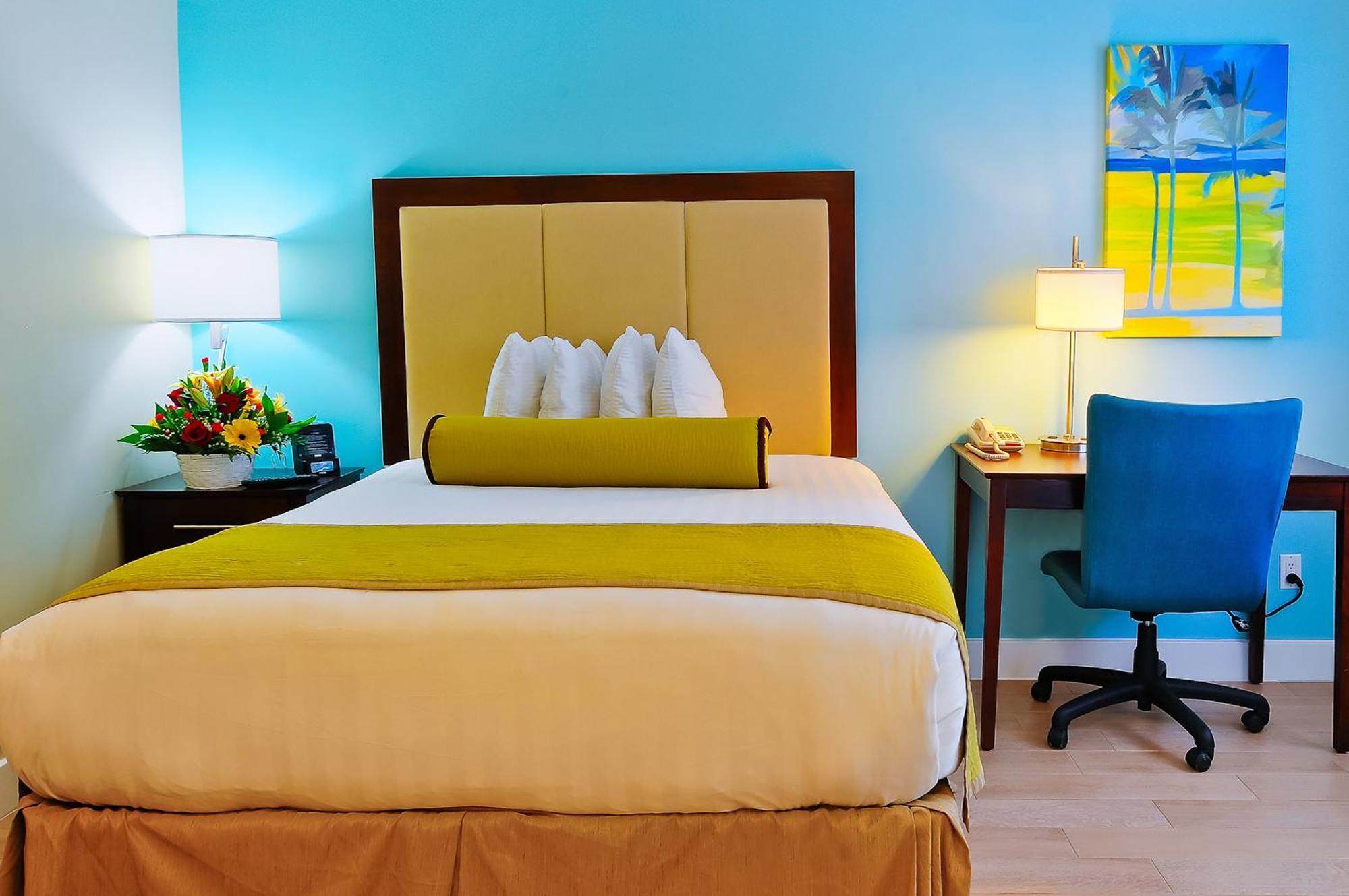 Classic Zimmer mit Kingsize-Bett, Balkon und Stadtblick - hörgeschädigtenfreundlich