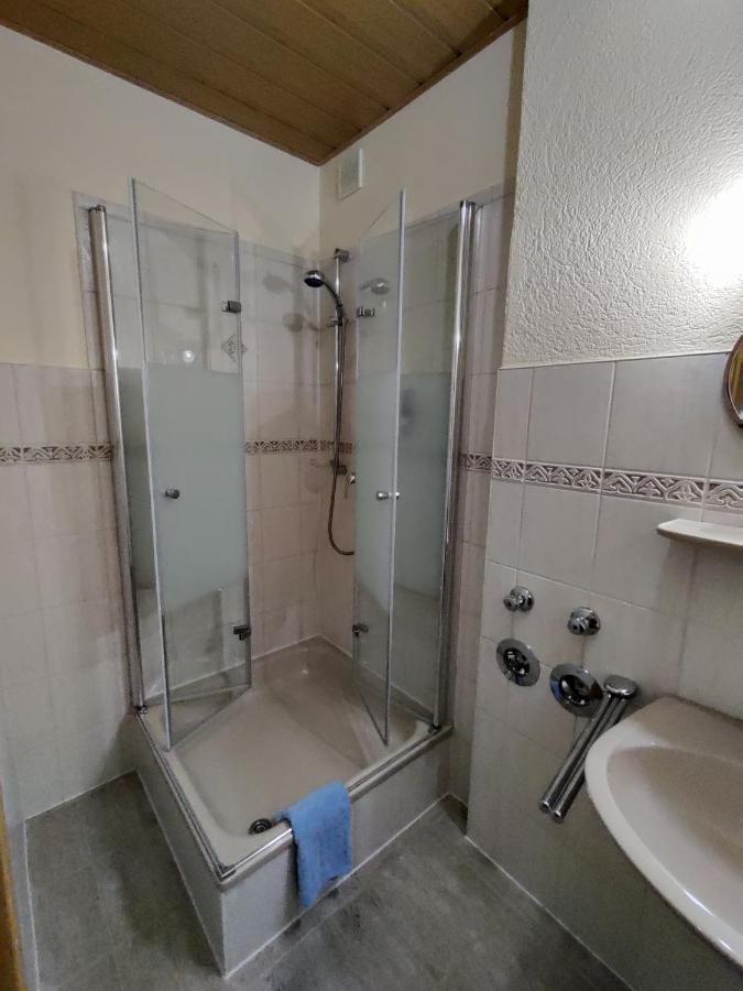 Zweibettzimmer mit eigenem Bad