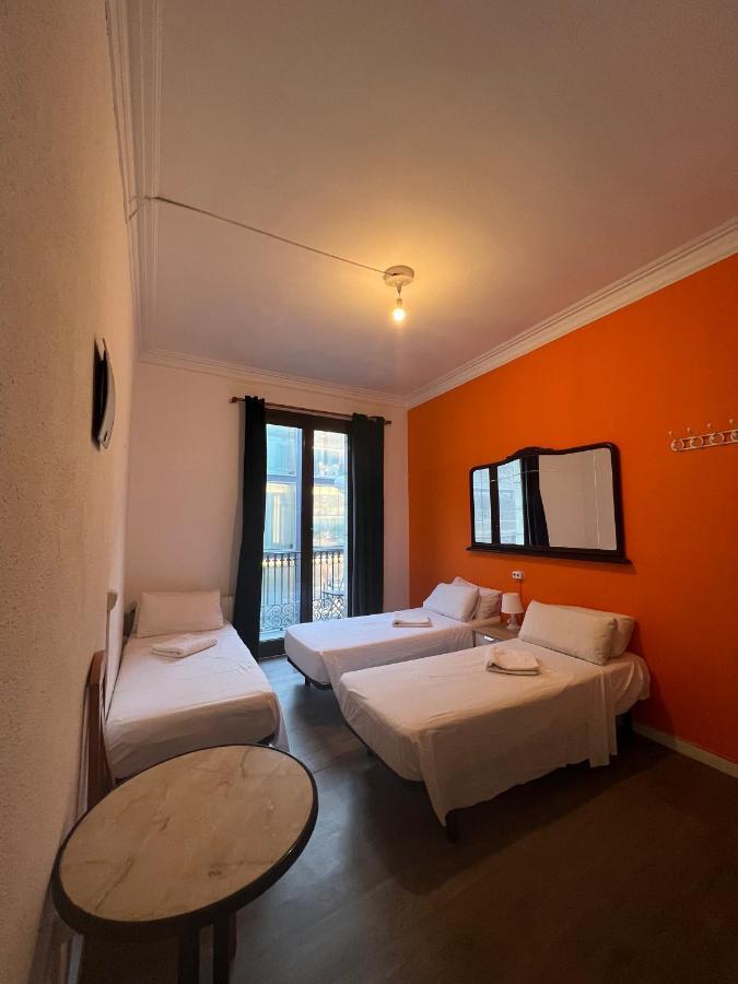 Dreibettzimmer mit Balkon