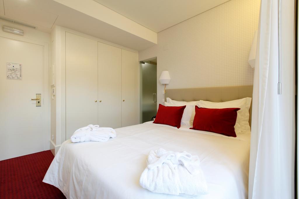 Mini Doppel- oder Zweibettzimmer mit Straßenblick