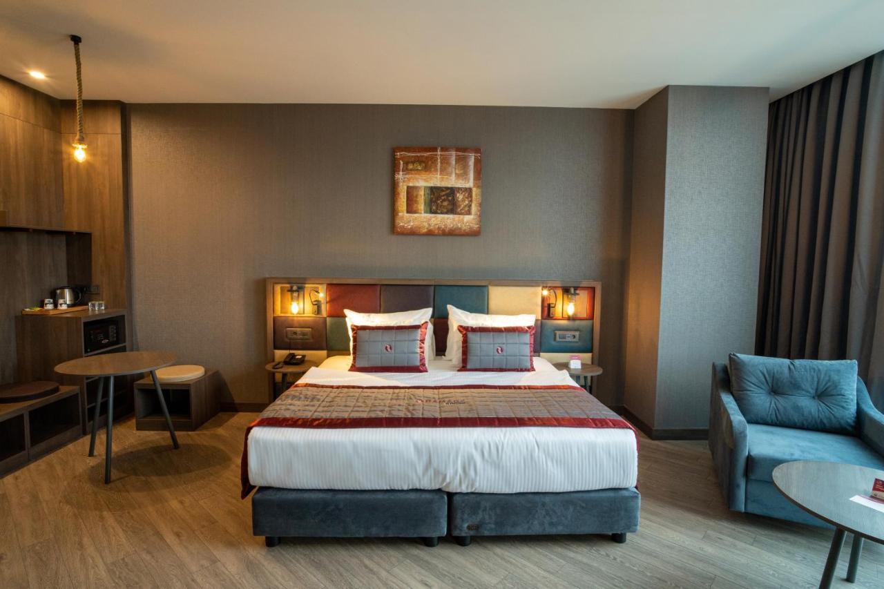Double Suite with City View - Non-Smoking